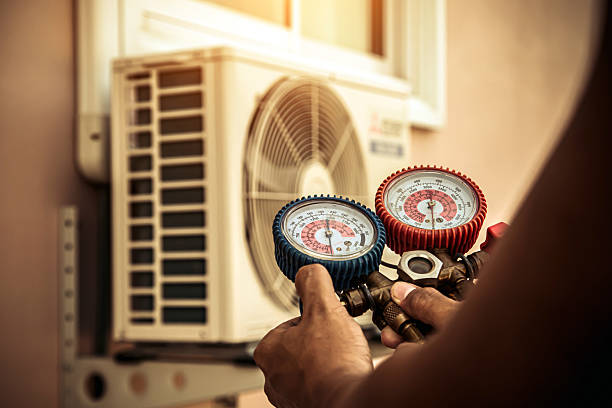 Professional Ductwork Repair technician working in Texico, NM